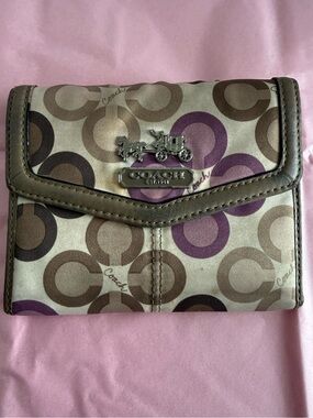 Coach Ashley Signature "Opt Art" Tri-Fold Compact Clutch Wallet Purple Cream
